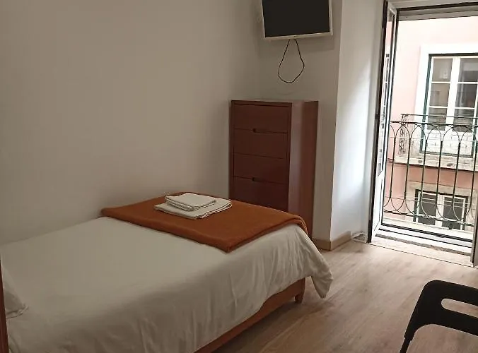 Martim Moniz 28 Guest House Lisbona